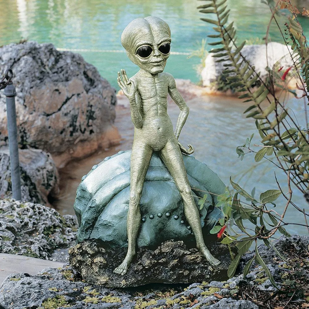 Roswell the Alien UFO Garden Statue