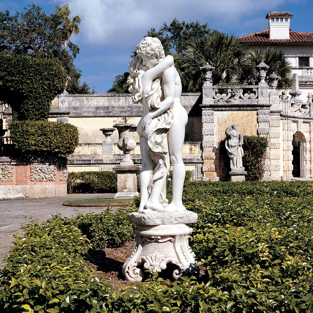 La Passion Grande Statue