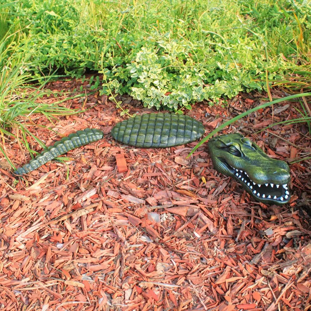 Fearless Lawn Gator of the Castle Moat Statue